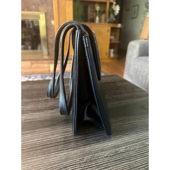 Black Leather Structured Shoulder Handbag with a Textured Flap Closure - Picture 6 of 8